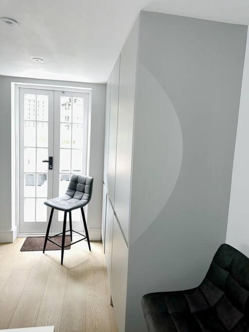 ロンドンLondwell, Luxe And Leaves, Chelsea Flat With Private Gardenアパートメント エクステリア 写真
